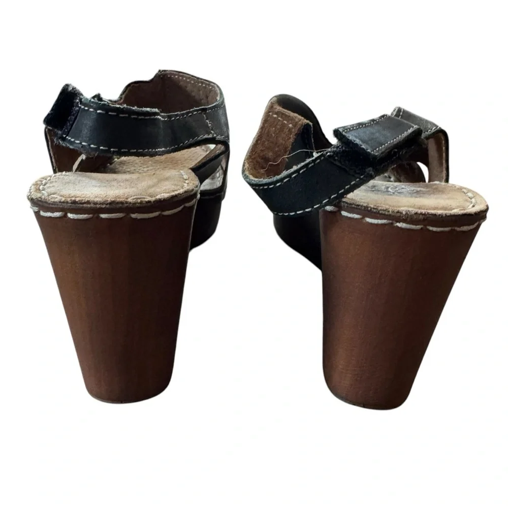 Women’s Spring Step Size 39 (US 8.5) Black Leather Wedges w Hook/Loop closure.